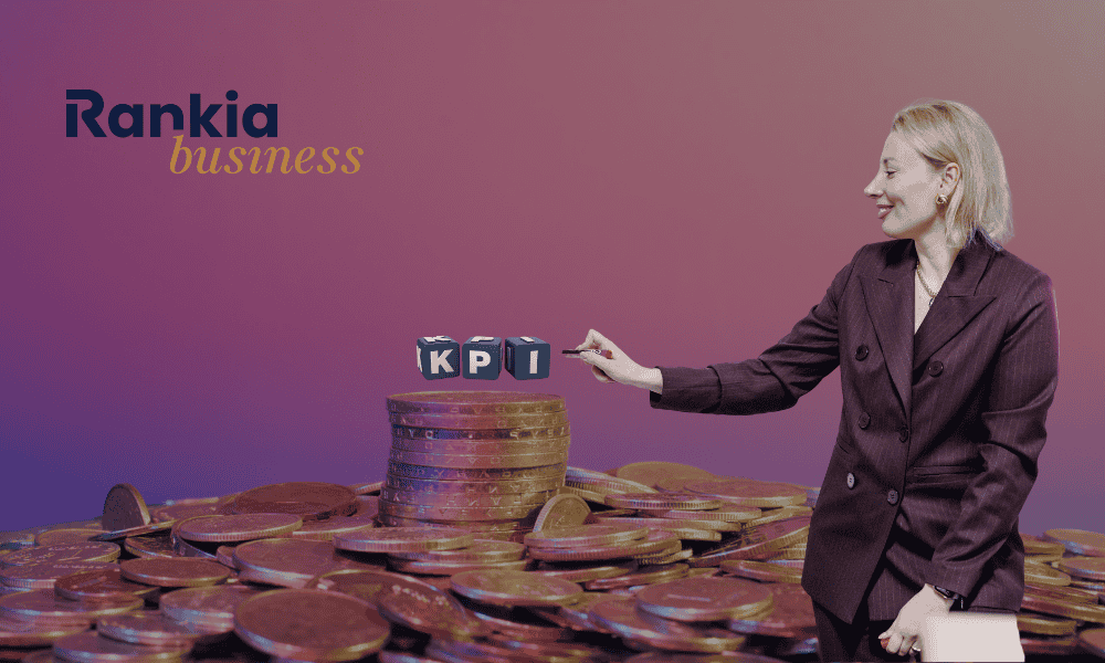 empresaria señalando los indicadores clave en la tesoreria