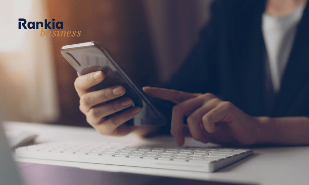 Bizum para empresas realizando pagos desde el móvil