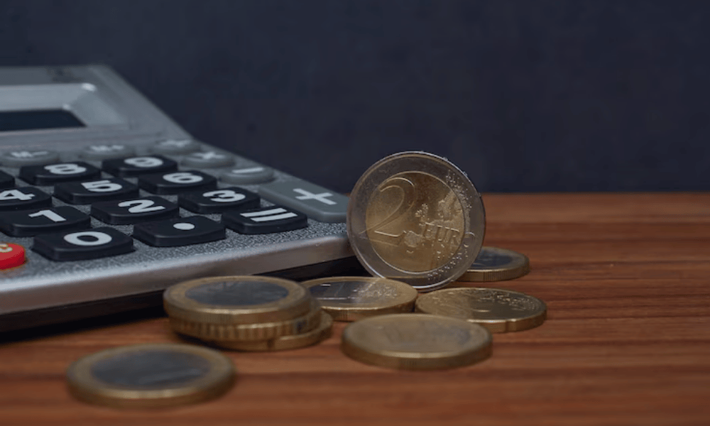 Ilustración de un gráfico de ingresos y gastos utilizado en la planificación de tesorería de una empresa.