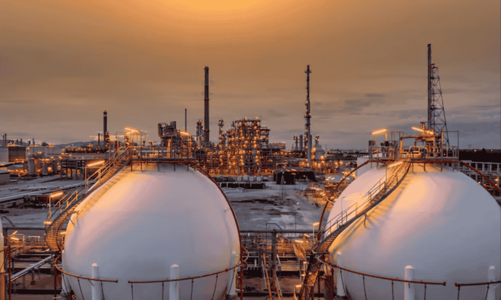 Instalaciones industriales de gran escala que representan la actividad empresarial