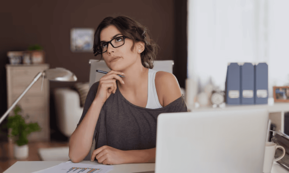 Si un autónomo quiere ganar 2000€ cuánto debe generar