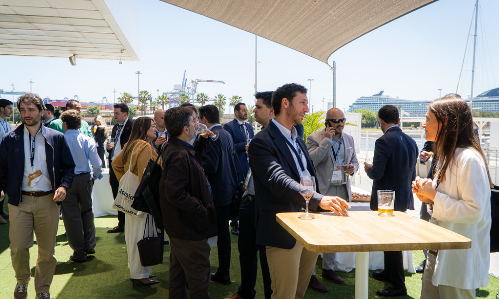 Asistentes haciendo networking durante el cóctel de Rankia Business Experience 2026