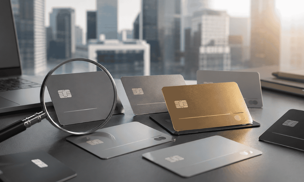 Tarjetas de crédito para empresas y autónomos sobre escritorio corporativo