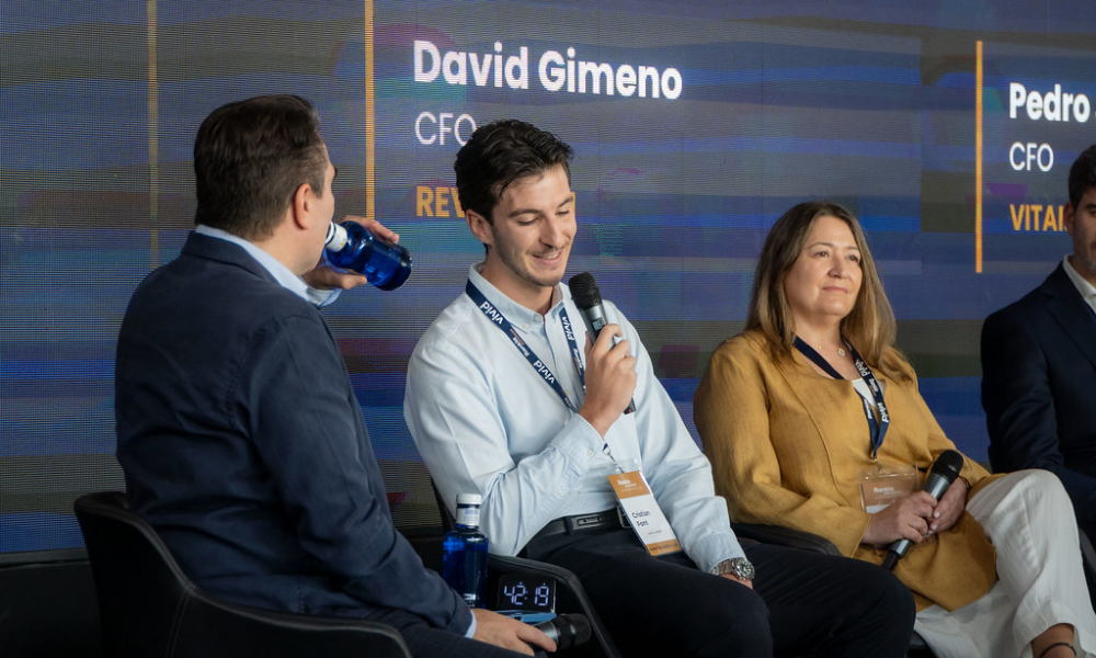 Participantes en una mesa redonda sobre liderazgo financiero e inteligencia artificial en Rankia Business Experience
