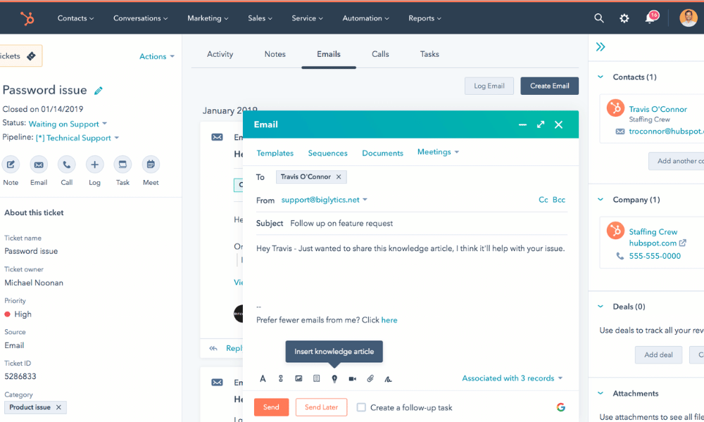 Interfaz de HubSpot Service Hub con tickets y datos del cliente