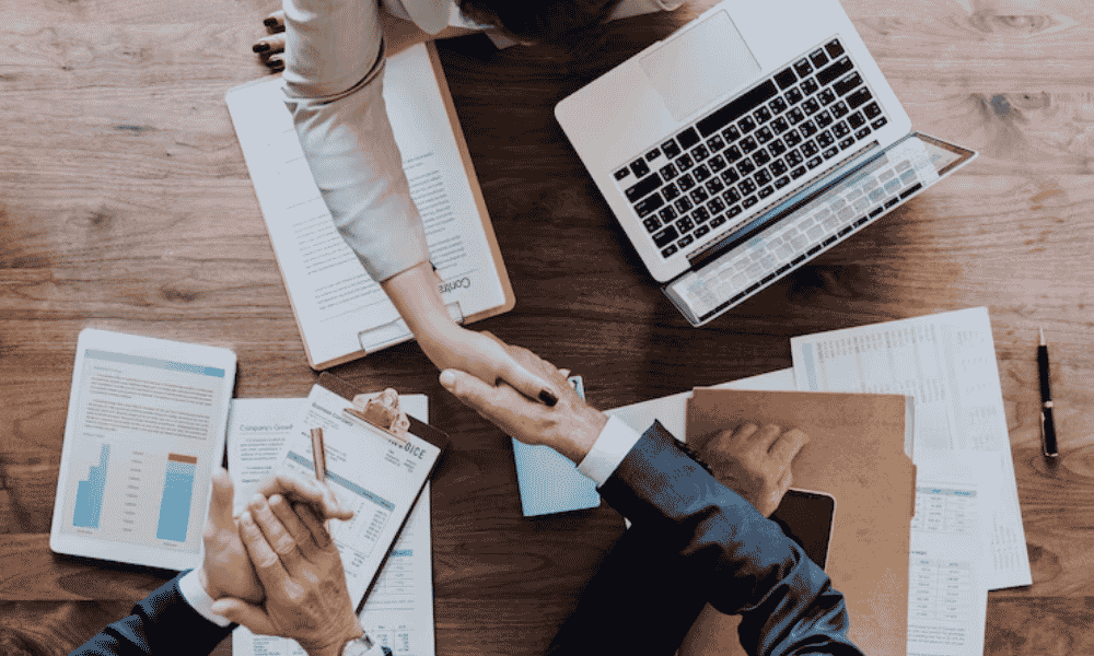 Acuerdo de financiación entre empresa e inversor para impulsar un proyecto empresarial.
