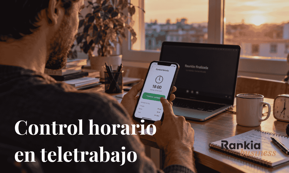 Trabajadora registra el inicio de su jornada laboral desde el ordenador de casa