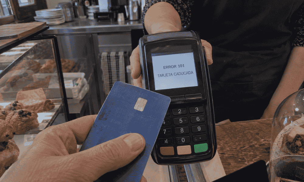 Datáfono con el error 101 y el mensaje tarjeta caducada