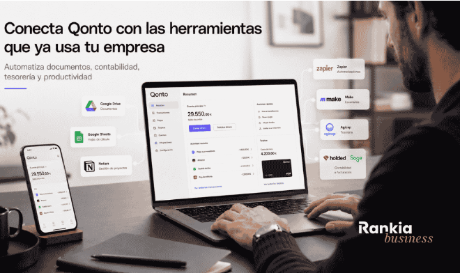 Empresario utilizando Qonto en un portátil y un móvil, con sus integraciones de contabilidad, tesorería y productividad.
